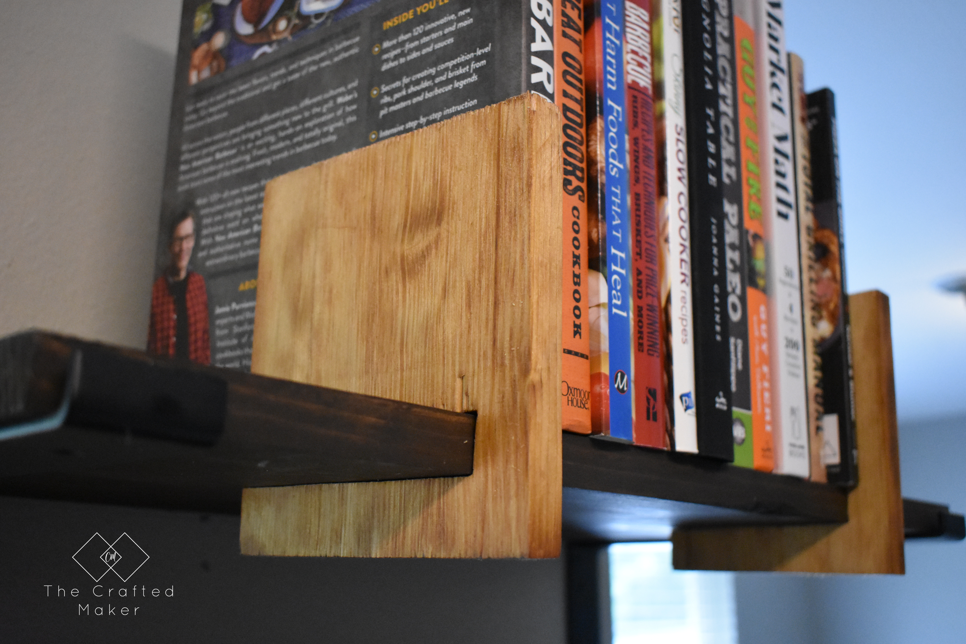 Sliding Bookends for Open Shelving